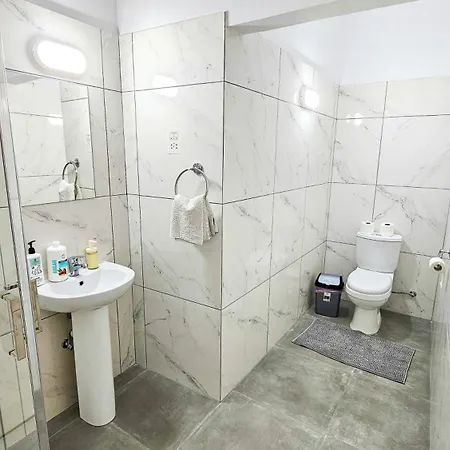 Unique Cozy Studio, 150m From Chabad Lubavitch 公寓 *